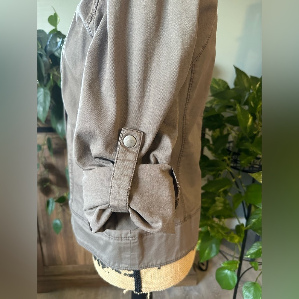 Express light brown utility jacket. - Picture 4 of 7